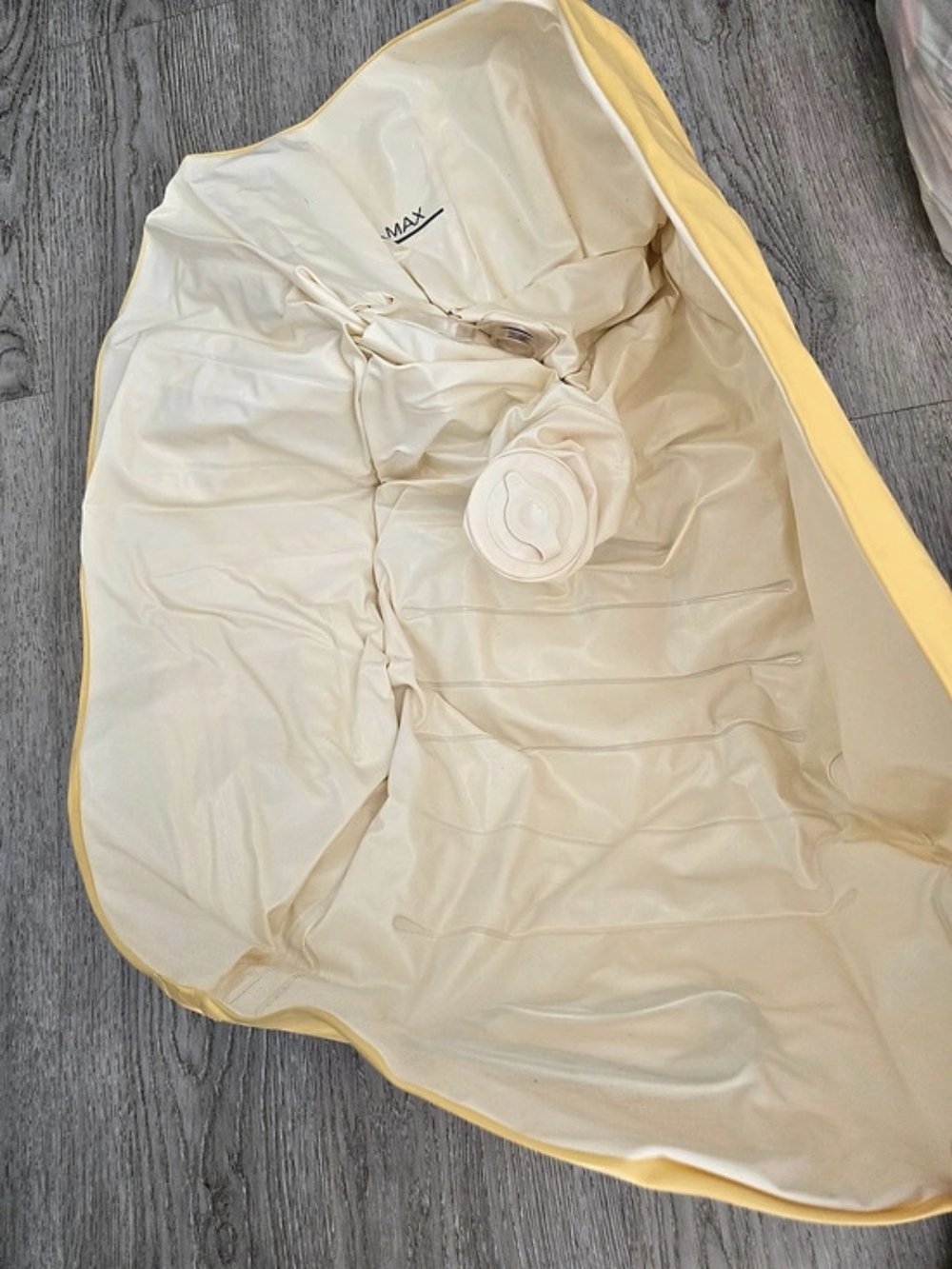 MINK Inflatable Baby Bathtub in Yellow & White